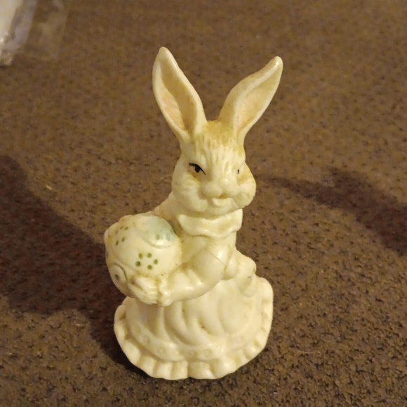 Bisque porcelain easter bunnies set of 3 - Picture 2 of 4